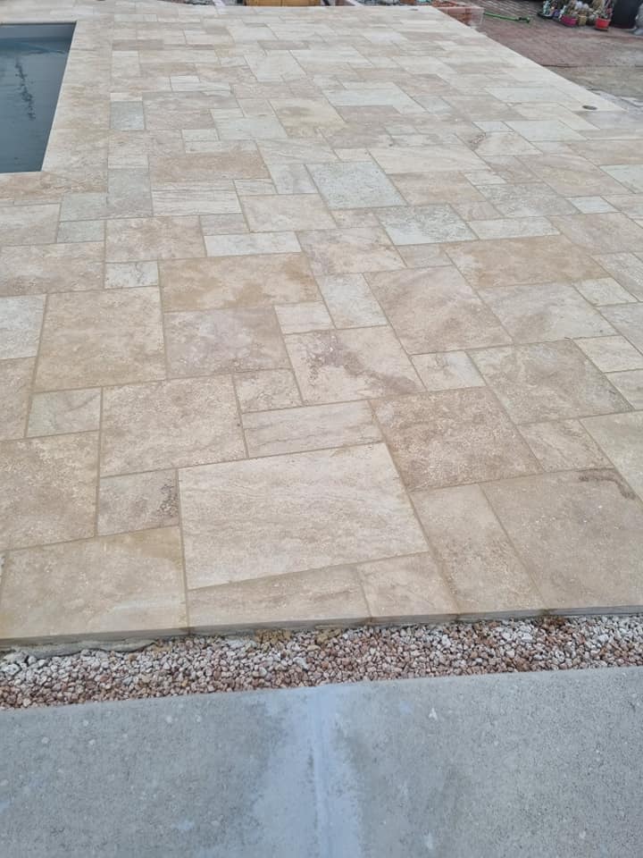 Pose de travertin opus romain 4 piscine 1/2