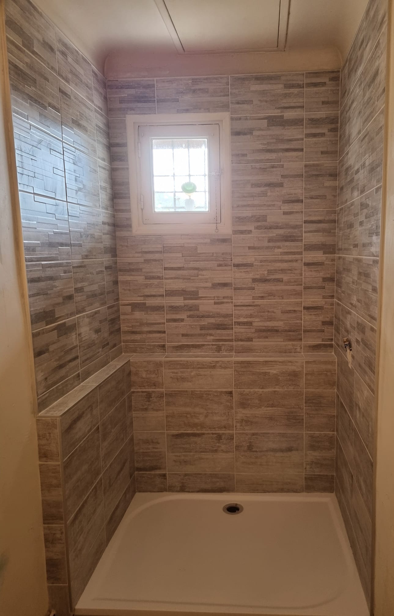 Rénovation douche à l'italienne avec pose du bac à douche et faïence